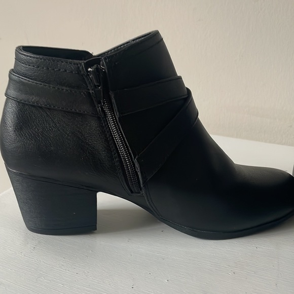 New attitude 2.25” heeled ankle boots - Picture 6 of 8
